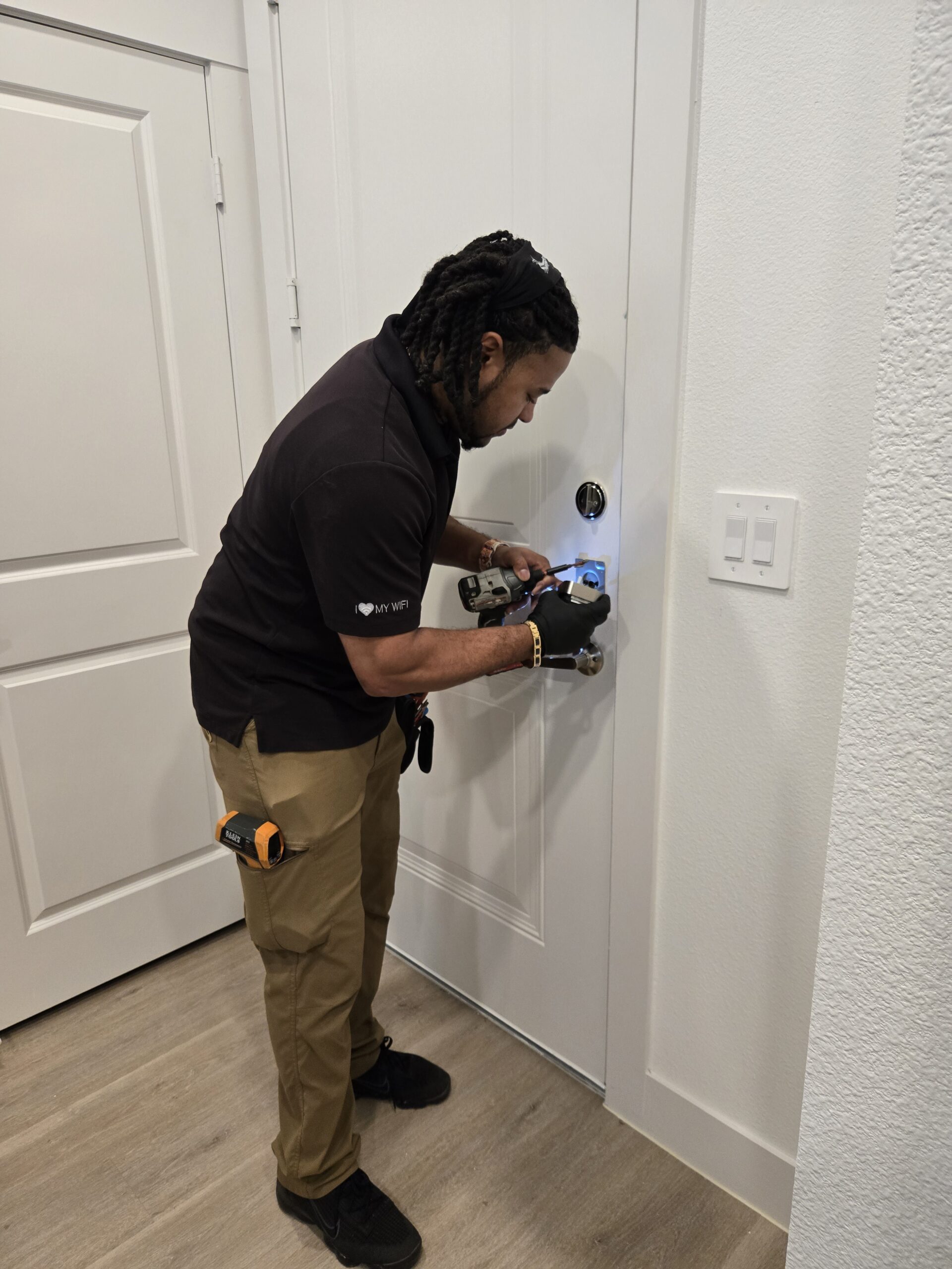 Property manager using mobile credentials to unlock secured office entrance in Texas